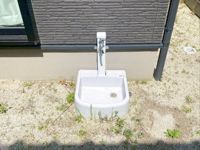 粕屋町長者原東７丁目 中古戸建の設備|お庭には外水栓があります！