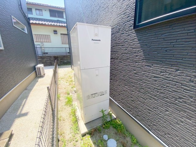 粕屋町長者原東７丁目 中古戸建の発電・温水設備|光熱費が抑えられるエコキュートを導入！