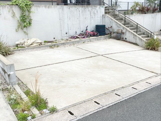 粕屋町長者原東７丁目 中古戸建の駐車場|ゆとりある駐車スペースです！