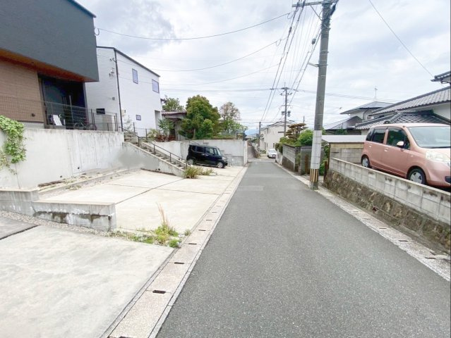 粕屋町長者原東７丁目 中古戸建の前面道路含む現地写真|前面道路の様子です（幅員：4.01～4.02ｍ）