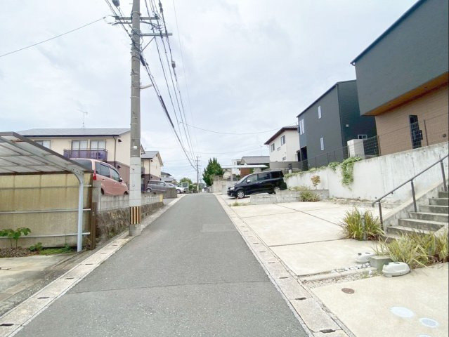 粕屋町長者原東７丁目 中古戸建の前面道路含む現地写真|前面道路の様子です（幅員：4.01～4.02ｍ）