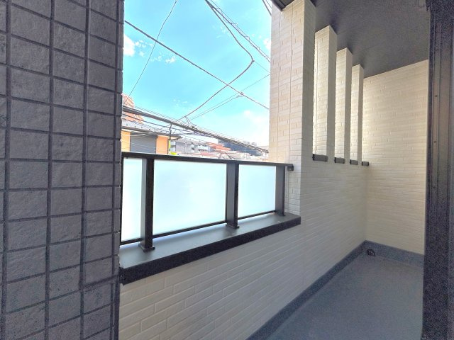 板橋区小豆沢の邸宅のその他|2階のバルコニーには屋根がついております。