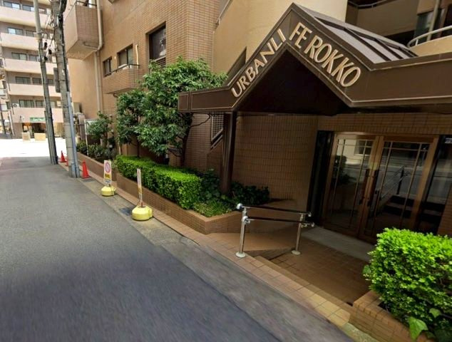 アーバンライフ六甲のエントランス|オートロック、セキュリティのしっかりした物件です。
