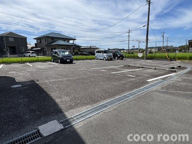 アルデーアピーノの駐車場