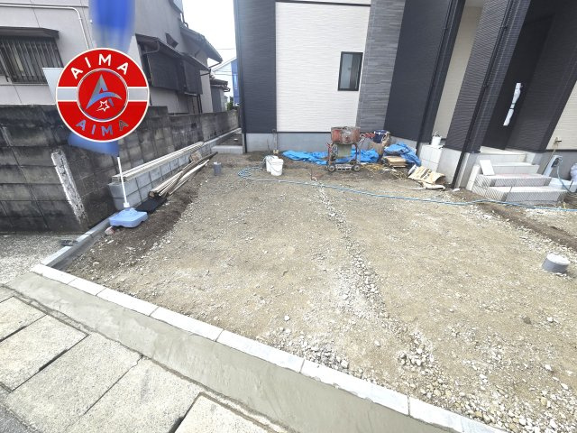 福岡市早良区田隈3丁目第7-1棟(1号棟)の外観|広々した駐車場です。
