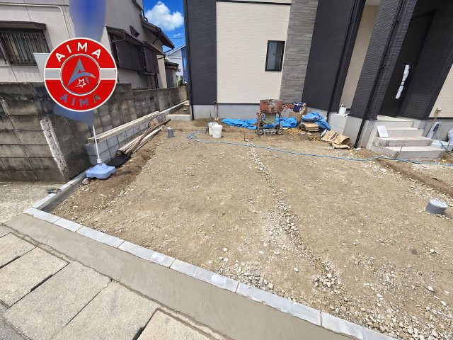 福岡市早良区田隈3丁目第7-1棟(1号棟)の外観|広々した駐車場です。