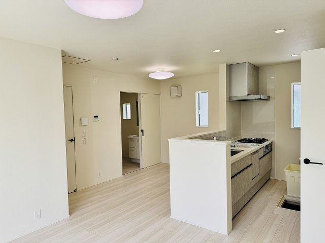 八王子市　川口町　平屋（新築一戸建て）２３ー３期の内装|～15.0帖の明るいLDKで、家族団欒の時間をお過ごしいただけます～