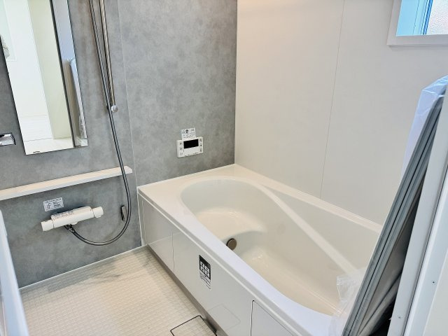 八王子市　川口町　平屋（新築一戸建て）２３ー３期の浴室|～のびのびくつろげるバスルーム　１日の締めくくりに癒やしのバスタイムを～