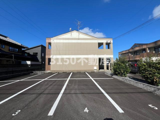 ロイヤルツインＢの駐車場|外観写真（昼）