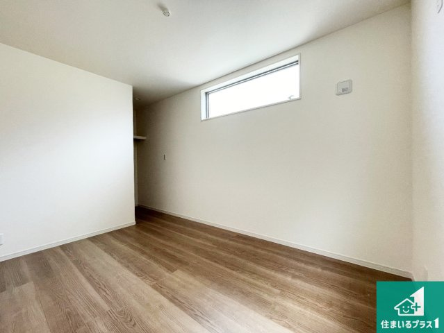 5(土)6(日)現地見学可能！◆東大阪市池島町　限定1邸の洋室|シンプルな洋室は、自分好みのインテリアが楽しめます♪ご家族とインテリアや家具を選びに行くのは新築購入時の醍醐味の一つです。ぜひお楽しみください♪
