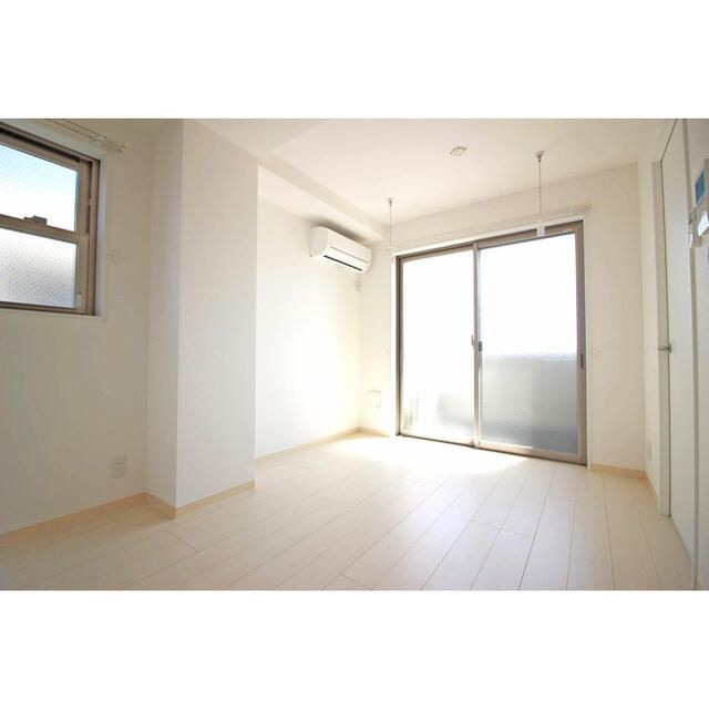 川口市長蔵１丁目の賃貸マンションの居間・リビング