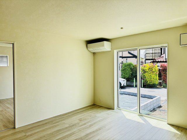 八王子市　川口町　平屋（新築一戸建て）２３ー３期の居間・リビング|～14.0帖の明るいLDKで、家族団欒の時間をお過ごしいただけます～