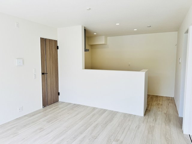 八王子市　川口町　平屋（新築一戸建て）２３ー３期の内装|～14.0帖の明るいLDKで、家族団欒の時間をお過ごしいただけます～