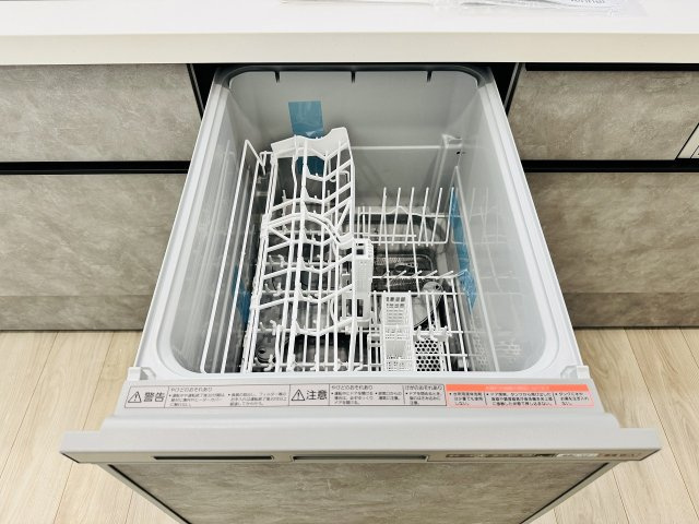 八王子市　川口町　平屋（新築一戸建て）２３ー３期のキッチン|～食洗機付き　食事後の食器洗いはお任せ、家族でゆっくりとくつろげます～