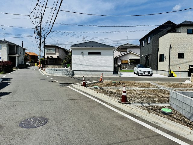 八王子市　川口町　平屋（新築一戸建て）２３ー３期の前面道路含む現地写真|～南4.5ｍ・西側4.5ｍ道路に面しています～