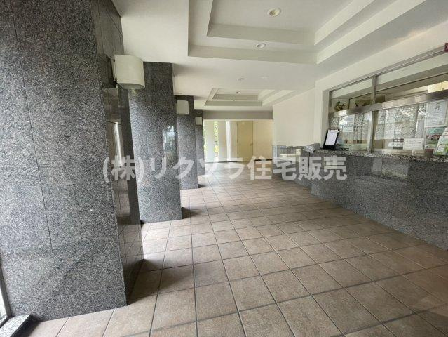 ネオグランデ香里山手のエントランス|内部
■物件内覧・資金計画相談・住宅ローン相談、リフォーム相談、お問合せ受付中■
※当日・翌日のご内覧、ご相談はお電話でのお問合せがスムーズです！