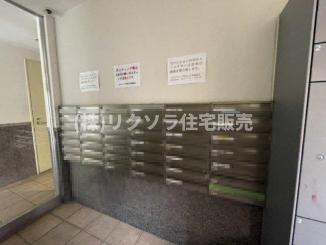 ネオグランデ香里山手の設備|集合ポスト
■物件内覧・資金計画相談・住宅ローン相談、リフォーム相談、お問合せ受付中■
※当日・翌日のご内覧、ご相談はお電話でのお問合せがスムーズです！