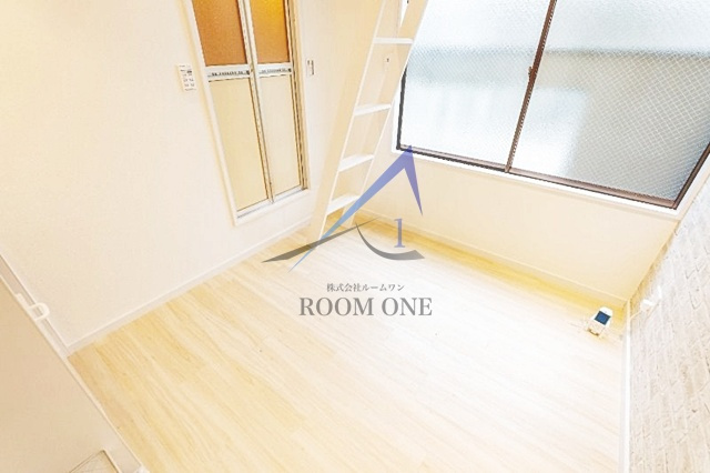 アーバン宮本町の居間・リビング|洋室のお部屋です。