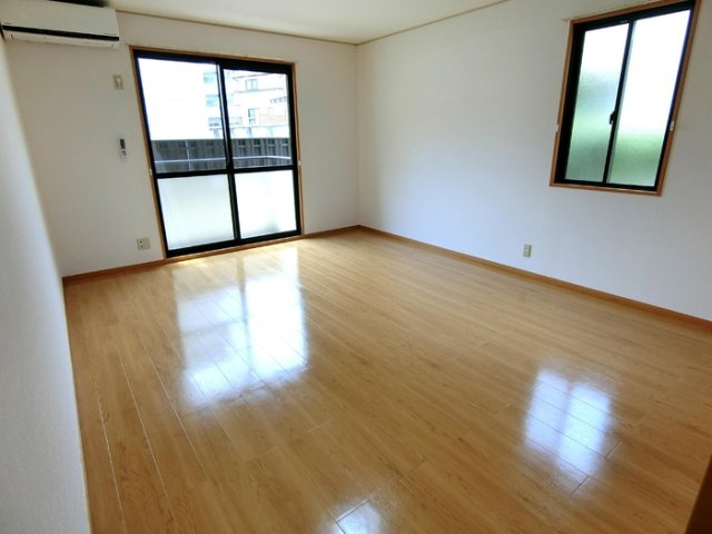 【居間・リビング】シュロス台原