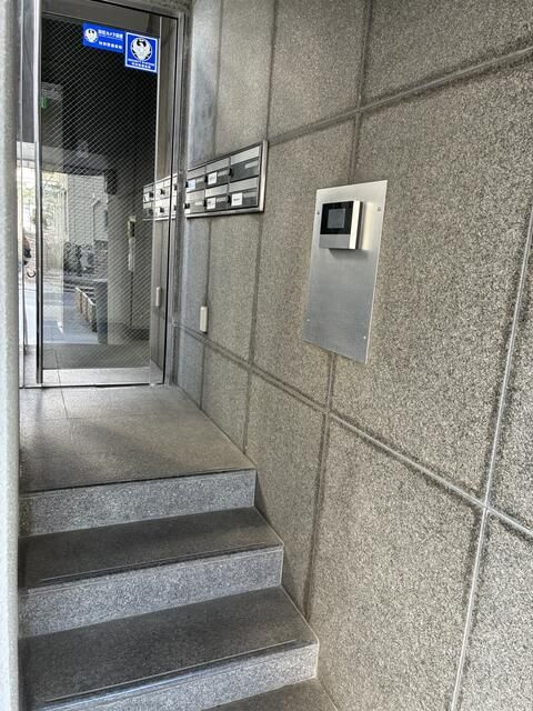 アールアサオカ栄町ビルのエントランス
