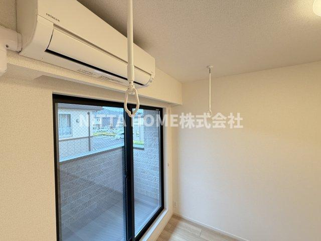 カーサ　ルミノーゾのその他|室内に洗濯物干しあります(^^♪
