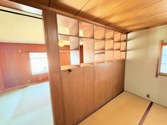 【和室】 | 大宮一ノ井町　中古戸建 | 棚で部屋が区切られています