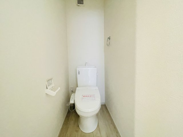 『八王子市新築戸建て』八王子市本町31-15【仲介手数料無料】　　４期のトイレ|～仲介手数料無料☆八王子ひなた不動産～八王子市本町　新築戸建て