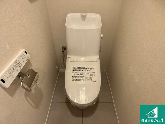ライオンズマンション明石大久保のトイレ|1・2階の2ヶ所にあるので、朝の忙しい時間の順番待ちもなく、深夜の利用にも大変便利です。
