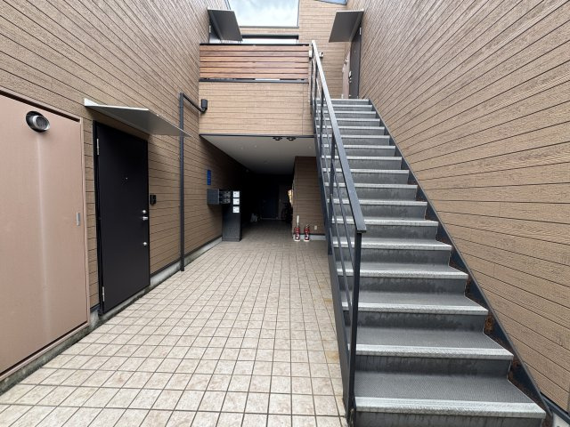 グロワール池田のエントランス