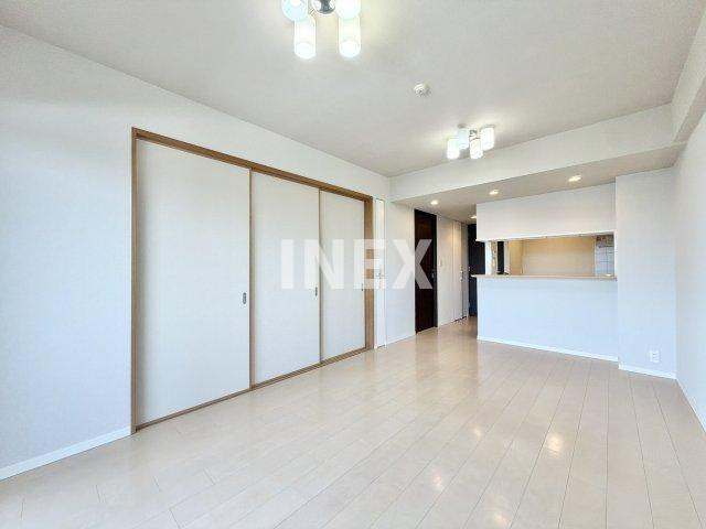 横浜市西区平沼２丁目の賃貸マンションの居間・リビング