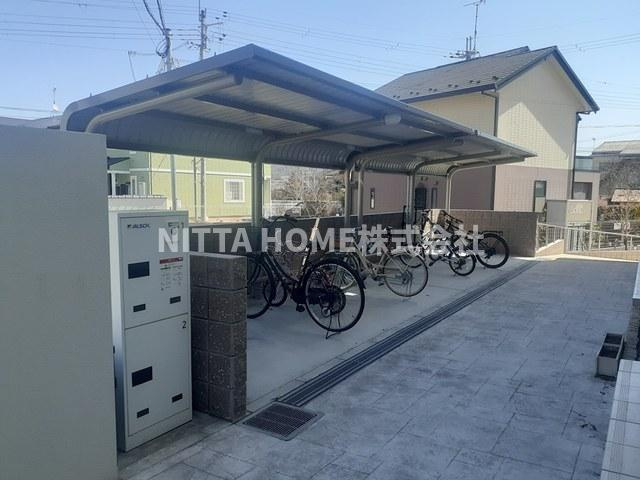 フェルネス　Ⅱのその他共用部分|敷地内に駐車場＆駐輪場を確保しています＊
