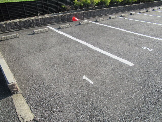 明石市大久保町谷八木のアパートの駐車場