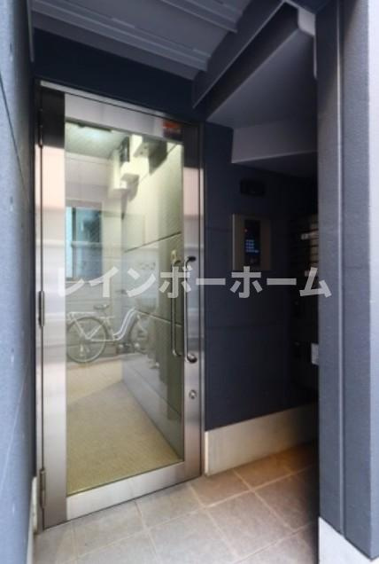 グランクオール千住東のエントランス