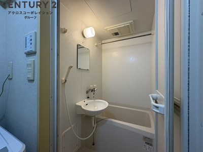 シンプルで機能的なユニットバスです！
