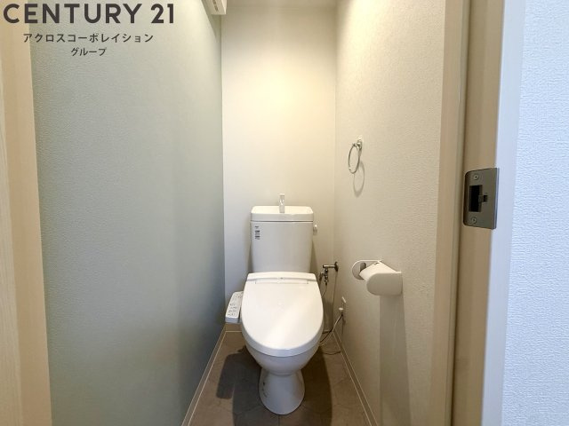 温水洗浄便座付きのトイレです♪