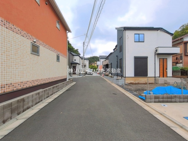 『八王子市新築戸建て』 八王子市弐分方町148-2【仲介手数料無料】　５期の前面道路含む現地写真|～仲介手数料無料☆八王子ひなた不動産～八王子市弐分方町　新築戸建て