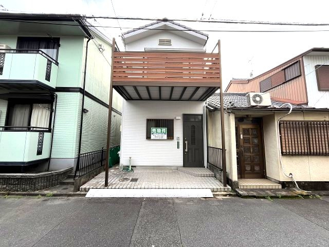 中村区中村本町四丁目　戸建の外観|玄関すぐ目の前が道路ではないので安心感があります。