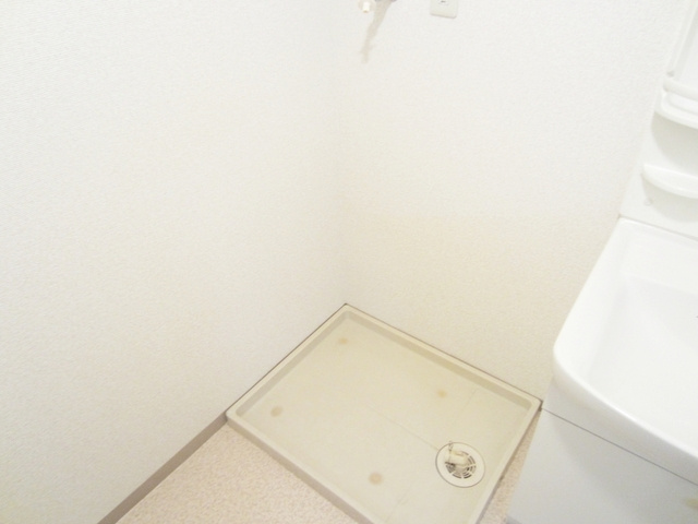 クリオ王子神谷弐番館の設備|室内洗濯機置場です♪