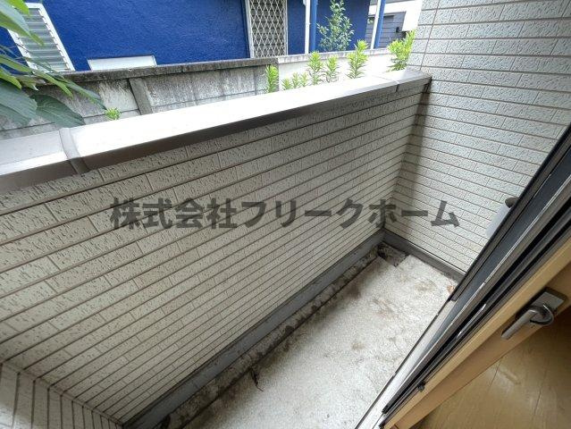 武蔵野市吉祥寺本町３丁目のアパートのバルコニー