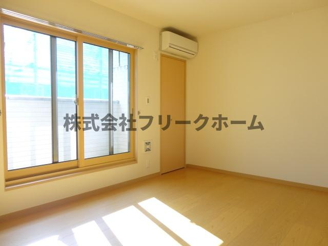 武蔵野市吉祥寺本町３丁目のアパートの居間・リビング