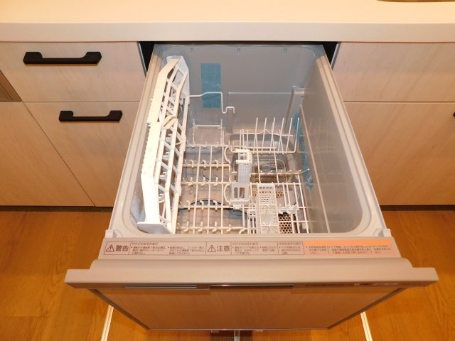 北名古屋市六ツ師町田の中古一戸建のキッチン|◇食洗機◇　　家事の負担を軽減する便利な食洗機付き！