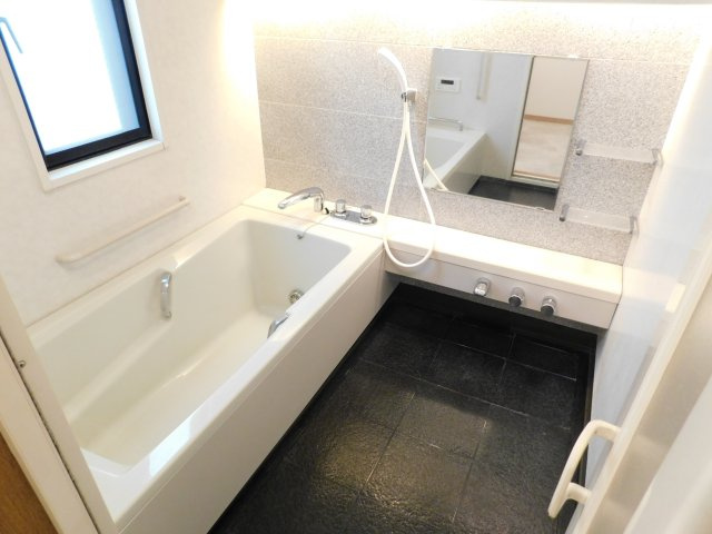 北名古屋市六ツ師町田の中古一戸建の浴室|◇浴室◇　　浴室窓あり