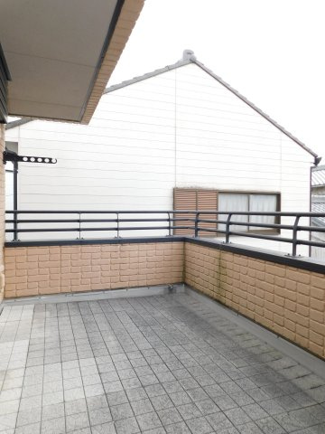 北名古屋市六ツ師町田の中古一戸建のバルコニー|◇バルコニー◇　　南面で陽当り良好なワイドバルコニー♪