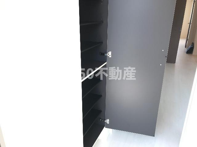 オーヴェスト　鶉の収納|下駄箱