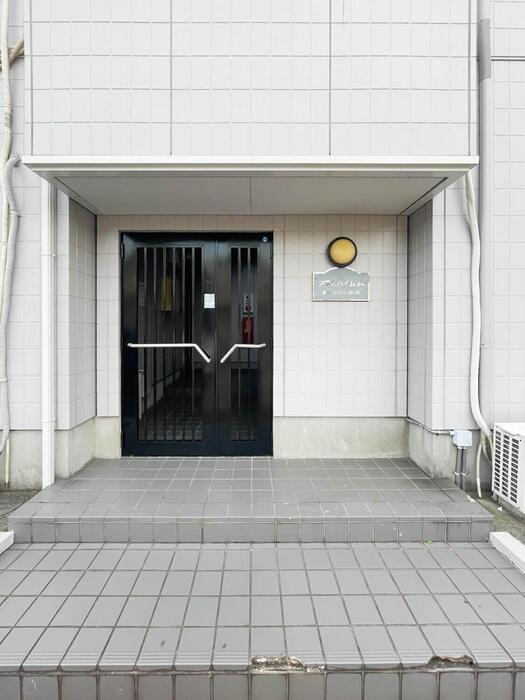 アスカハイム　B棟のエントランス