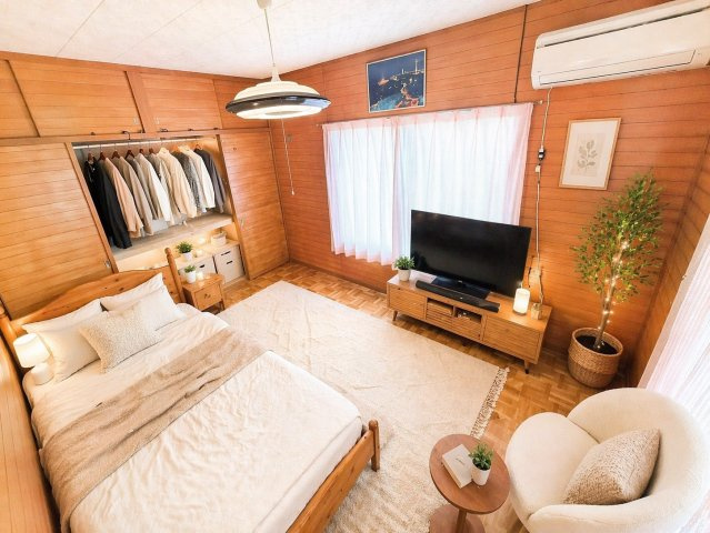 岩倉三宅町の洋室|木の温もりに包まれた落ち着きある洋室。ゆったりとした時間を過ごせる心地よい空間です！