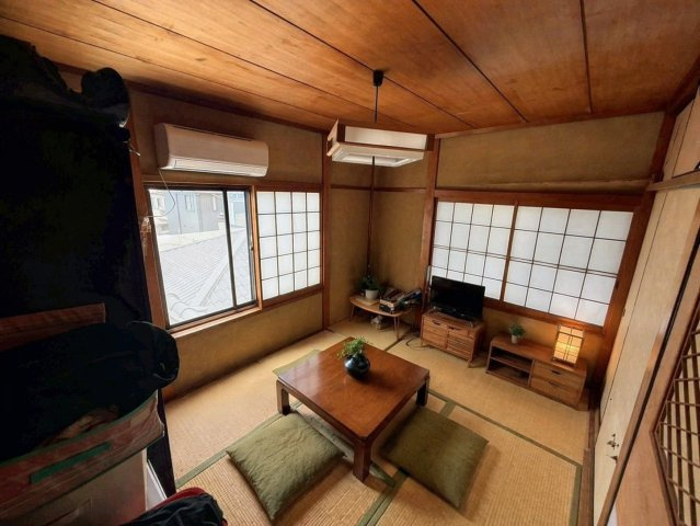 岩倉三宅町の和室|木の温もりと畳の香りに癒される和室空間。くつろぎの時間をゆったりと楽しめます！
※本画像は実際の写真にCG加工を加えたもので実際とは異なります。