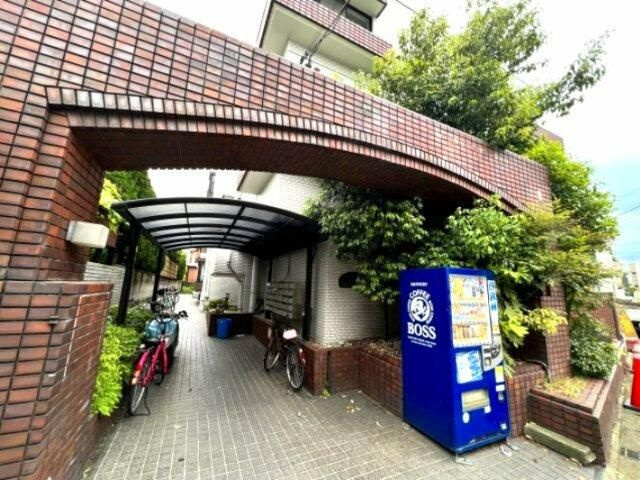 ローズガーデン１番館のエントランス