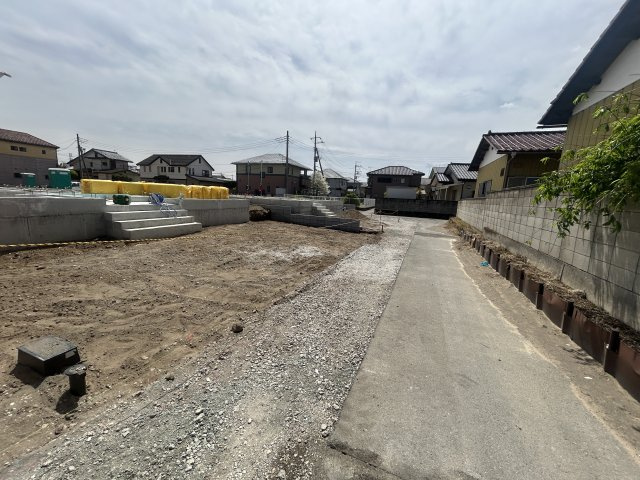 新築　前橋市青柳町第28　クレイドルガーデン　2号棟の前面道路含む現地写真|現地写真　西側接道幅員約4ｍ
