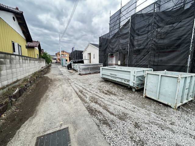新築　前橋市青柳町第28　クレイドルガーデン　2号棟の前面道路含む現地写真|現地写真　西側接道幅員約4ｍ